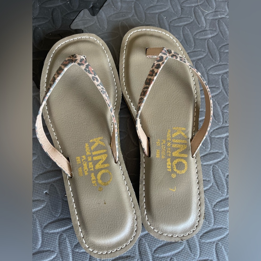 Sandals - Picture 3 of 4